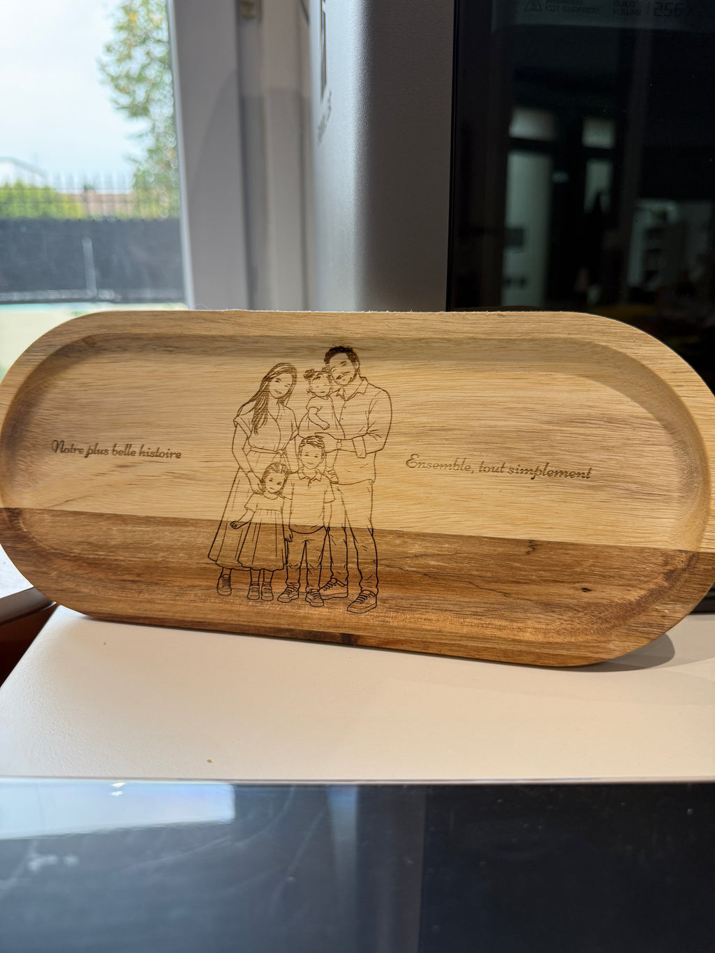 Plateau en bois gravé photo de famille – Cadeau personnalisé fait main